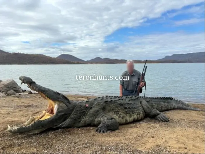 Hunter taking picture with his hunted crocodile in Mozambique, example of successful client of Teron who went crocodile hunting in Mozambique