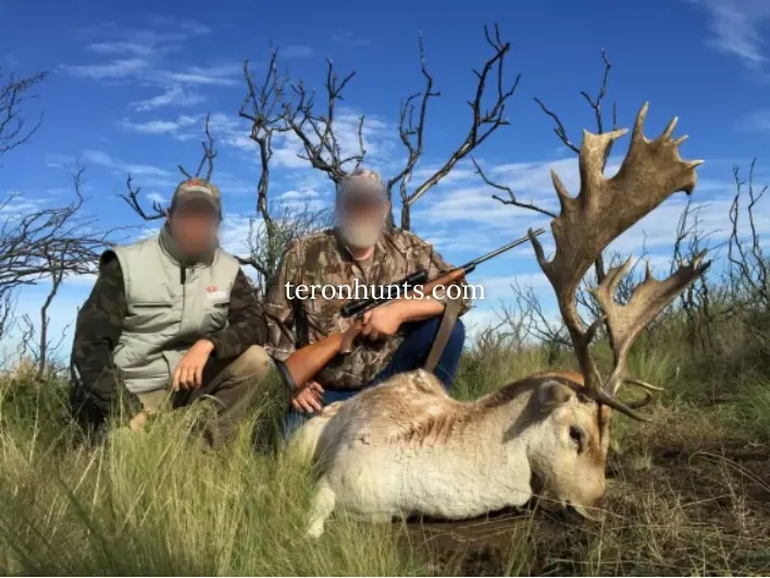Hunter taking picture with his hunted fallow deer in Argentina, example of successful client of Teron who went fallow deer hunting in Argentina